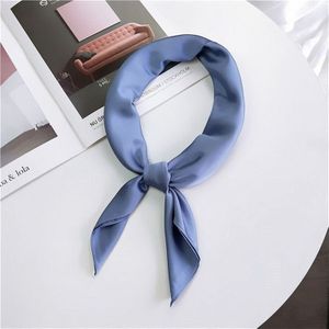 Zachte gemiteerde zijde stof solid color kleine vierkante sjaal professionele zijden sjaal voor vrouwen  lengte: 70cm (lichtblauw)