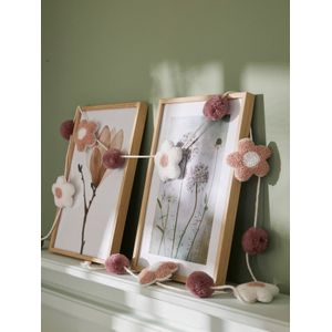 Slinger met bloemen en pompons roze, bedrukt