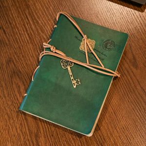 TEMU . Zufällige Farbe Vintage Notizbuch mit Trägern und Anhängern, Abnehmbare Innenseiten. Tagebuch Notizblock aus PU-Leder, Literatur Notizbuch, Journal Planer Schreibwaren Geschenk