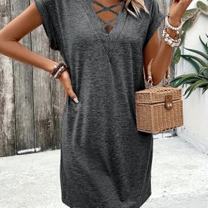 TEMU Plus Size einfarbiges V-Ausschnitt Kleid mit gekreuzter Vorderseite, lässiges Kurzarmkleid für Damen, geeignet für Frühling und Sommer.