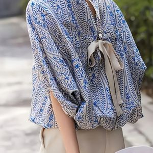 TEMU Damens Elegante Bluse mit Bootshausschnitt und Fledermausärmeln ? Rückenbogen-Detail, Blau-Weißes Blumenmuster, Dreiviertelärmel, Regular Fit, Maschinenwaschbar für Casual & Formelle Anlässe