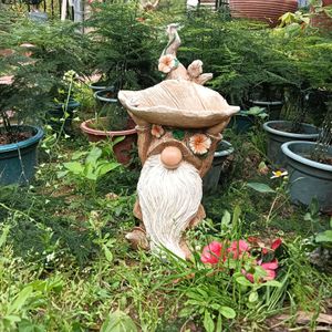 TEMU Verzaubernde Gnome-Statue aus Kunstharz mit Blumenhut - Rustikale Ostergarten-Dekoration, Bodenmontage, kein erforderlich, ideal für Zuhause und Außenräume, Gnome-Garten-Dekoration