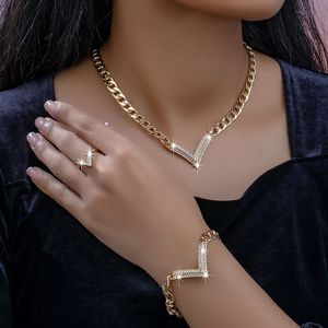 TEMU Ring + Armband + Halskette Modeschmuck-Set Glänzendes V+ Ketten-Design Perfekte Dekoration für den und Party-Accessoires für Mode-Trend-