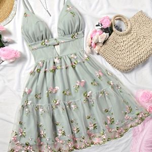 TEMU Damensommer-Rückenfreies Weste mit V-Ausschnitt und Ausgeschnittenem Rücken in A-Linie, Besticktes Minikleid für Romantische Landpartys