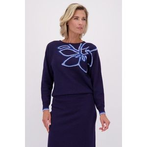 Blauwe trui met bloemenmotief