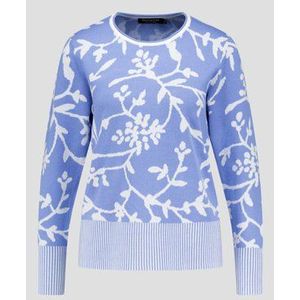 Lichtblauwe trui met witte bloemen