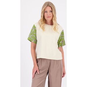 Beige T-shirt met groene mouwen