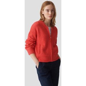 Rode gebreide vest in bomberstijl