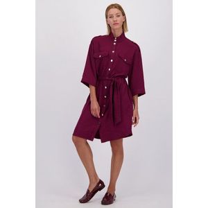 Bordeaux kleedje met metallic knopen