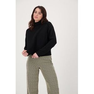 Zwarte gebreide coltrui