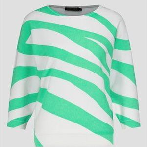 Witte trui met groen gestreept motief