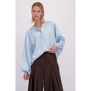 Lichtblauwe blouse met pofmouwen