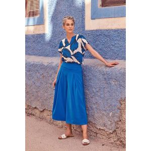 Ecru blouse met blauwe bladerprint