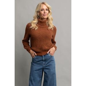 Roestbruine trui met rolkraag en wol