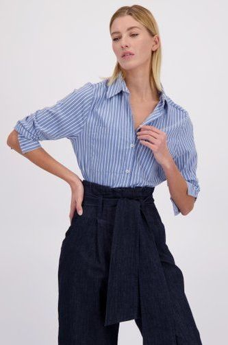 Blauwe blouse met wit gestreept motief