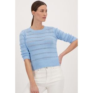 Lichtblauw truitje met opengewerkt motief