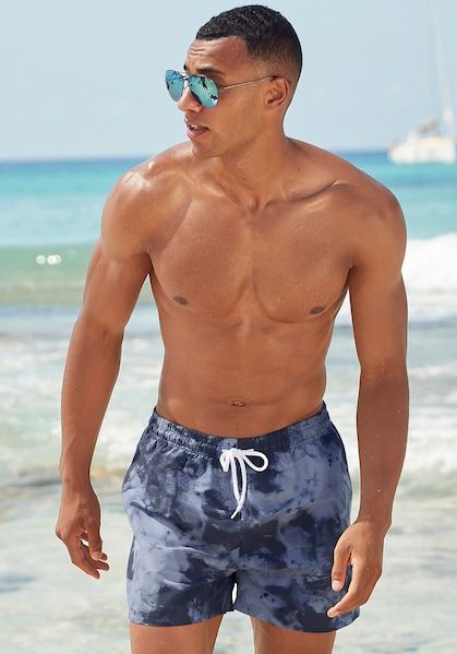 Venice Beach Badeshorts »Mat«, mit trendigem Batikdruck