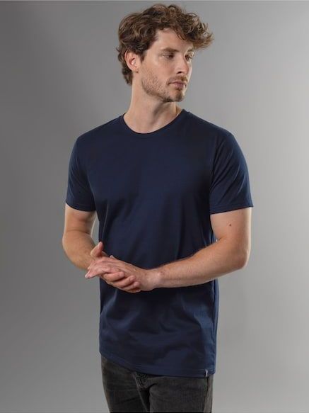 Trigema T-Shirt »TRIGEMA Slim Fit T-Shirt aus DELUXE Baumwolle«, (1 tlg.)