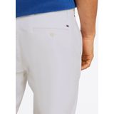 Tommy Hilfiger Chinohose »DENTON CHINO SATIN«, mit Gesäßtaschen mit Knopf, Logostickerei