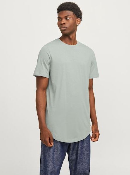 Jack & Jones Rundhalsshirt »JJENOA TEE SS CREW NECK NOOS«, mit abgerundetem Saum