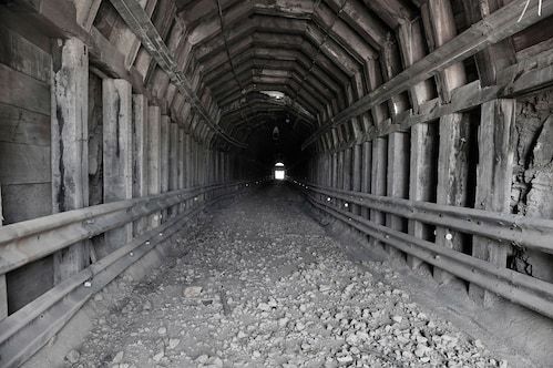 Papermoon Fototapete »Tunnel Schwarz & Weiß«