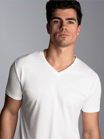 Trigema T-Shirt »TRIGEMA V-Shirt aus 100% Lyocell«, (1 tlg.)