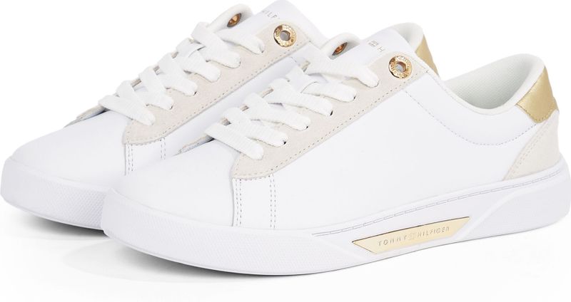 Tommy Hilfiger Plateausneaker »CHIC COURT SNEAKER«, Schnürschuh, Halbschuh, Freizeitschuh mit goldfarbenen Besätzen