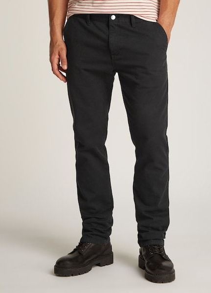 Tommy Jeans Chinohose »TJM RYAN CHINO«, mit Logostickerei