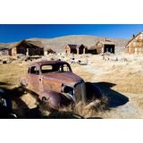 Papermoon Fototapete »Autowrack in Geisterstadt«