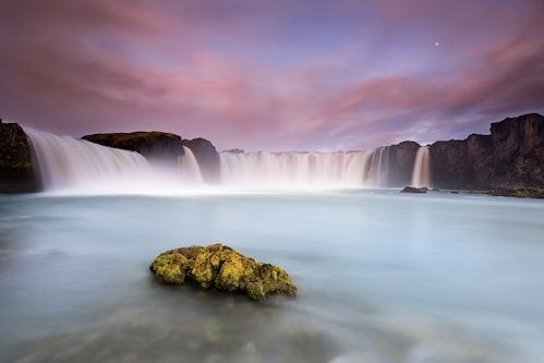 Papermoon Fototapete »Photo-Art LUIGI RUOPPOLO, GODAFOSS UND DER MOND«