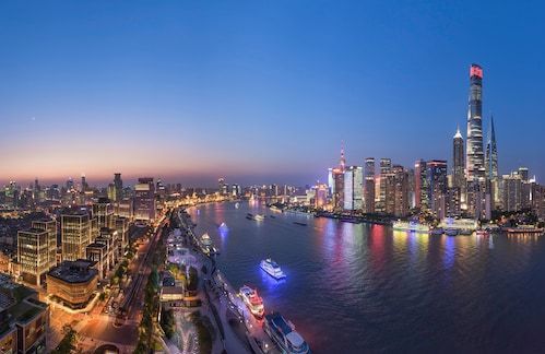 Papermoon Fototapete »Photo-Art ZHIBO CHEN, DIE BLAUE STUNDE IN SHANGHAI«