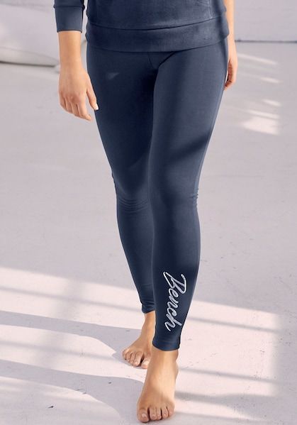 Bench. Loungewear Leggings, mit glitzernder Logostickerei auf dem Bein