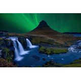 Papermoon Fototapete »Photo-Art ALVARO ROXO, KIRKJUFELL UNTER EINEM BOREALEN GRÜNEN HIMMEL«