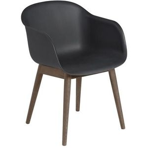 Muuto Fiber Eettafel Chair m. Armleuningen en Houten Lampenvoet Dark Bruin