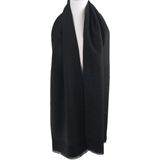 Zwarte zachte wol-blend sjaal met lichtbeige stippen