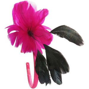 Fuchsia/zwarte hanenveren fascinator op satijn beklede haarband