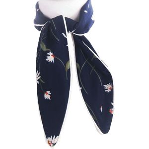 Smal donkerblauw sjaaltje met madeliefjes print