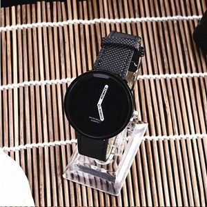 Simple Style Round Dial Matte Leather Strap Quartz Watch for Men / Women(Black)