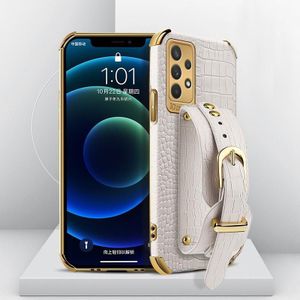 Voor Samsung Galaxy A32 4G gegalvaniseerde TPU krokodillenpatroon lederen hoesje met polsbandje (wit)