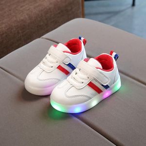 LED-lichtgevende vrijetijdsschoenen Kinderen platte boardschoenen  maat: 28