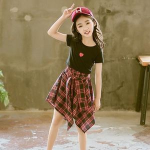 Girls Short Sleeve Top + Skirt Two-piece Suit (Color:Black Size:140)