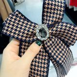 Vrouwen College stijl Houndstooth patroon Bow tie Diamond Bow-knoop broche shirt accessoires (blauw oranje)