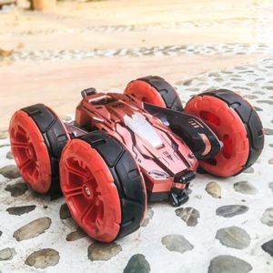676 2.4GHz 1:24 Wireless Remote Control 360 Degree Rotating Stunt Deformation Four-wheel Drive Children Toy Car(Pink)