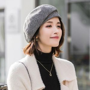 Houndstooth Plaid Beret Female Autumn and Winter Retro Wild Simple Style Painter Hat  Size: M (56-58cm)(Black)