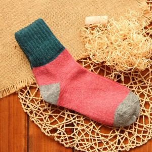 5 Pairs Women Winter Vintage Rabbit Wool Socks Thicken Warm Female Fashion Patchwork Retro thermal Cotton Socks  Size:Free Size(blue socks)