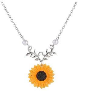 Delicate Sunflower Pendant Necklace Women Creative Imitation Pearls Jewelry Necklace(Silver)