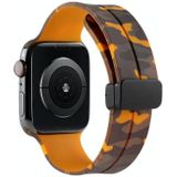 Magnetische sluiting Camouflage siliconen horlogeband voor Apple Watch Series 8&7 45mm / SE 2&6&SE&5&4 44mm / 3&2&1 42mm (camouflage geel)