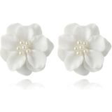 2 PCS Lovely white Flower Pearl Pendant Circle Earrings