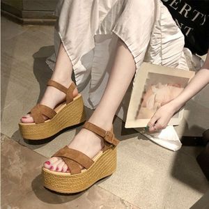 Slordig platform suede sandalen  schoenen maat: 36 (kaki)