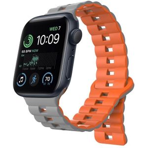 Voor Apple Watch SE 2022 44 mm omgekeerde gesp twee kleuren magnetische siliconen horlogeband (grijs + oranje)